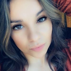 Meet your Posher, Lily